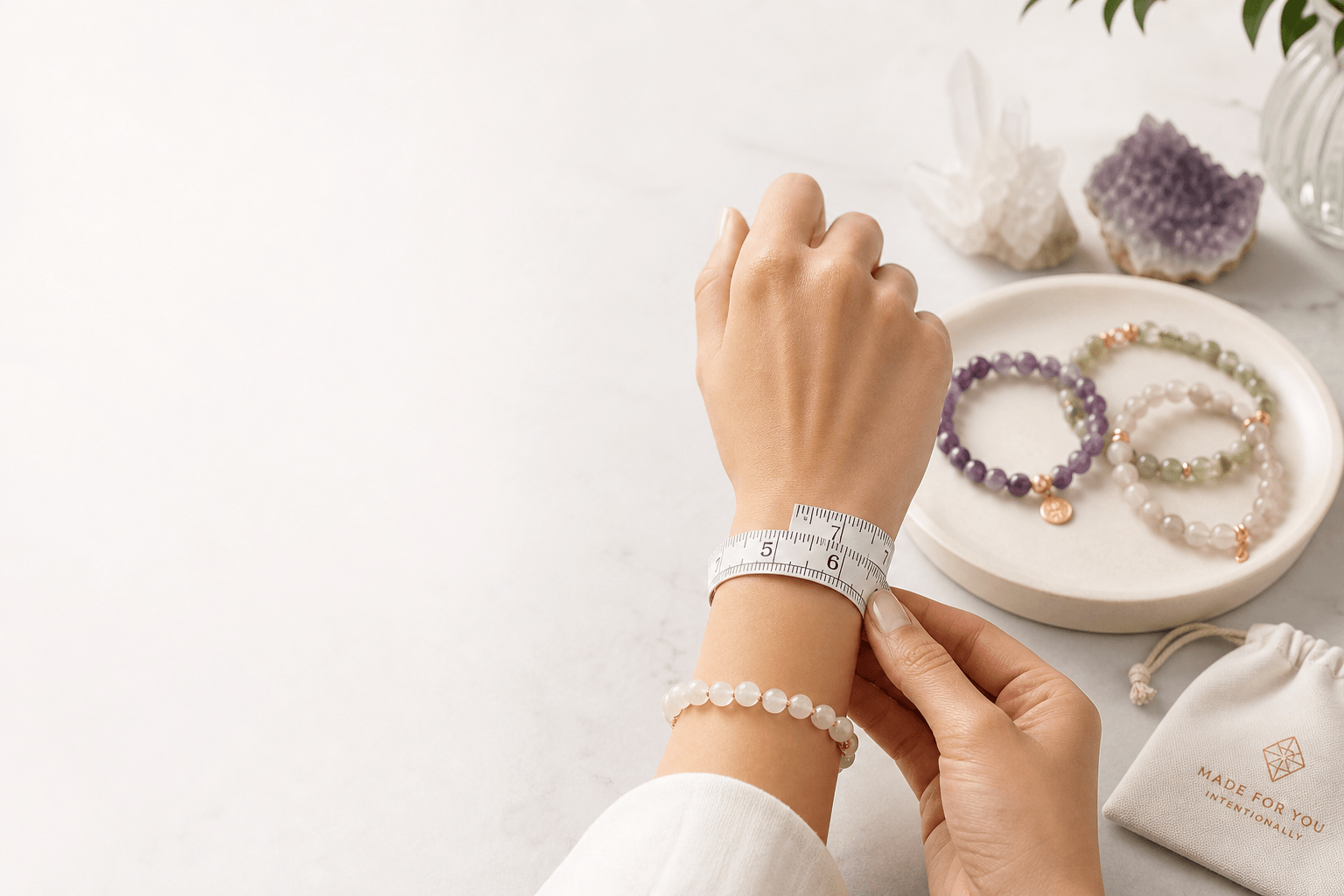 How to measure wrist size on a website that customizes natural crystal bracelets (hero images)
